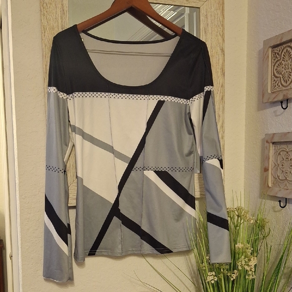 Geometric Patterned Long Sleeve Top - Picture 1 of 3